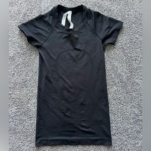 Swiftly Tech Short-Sleeve shirt